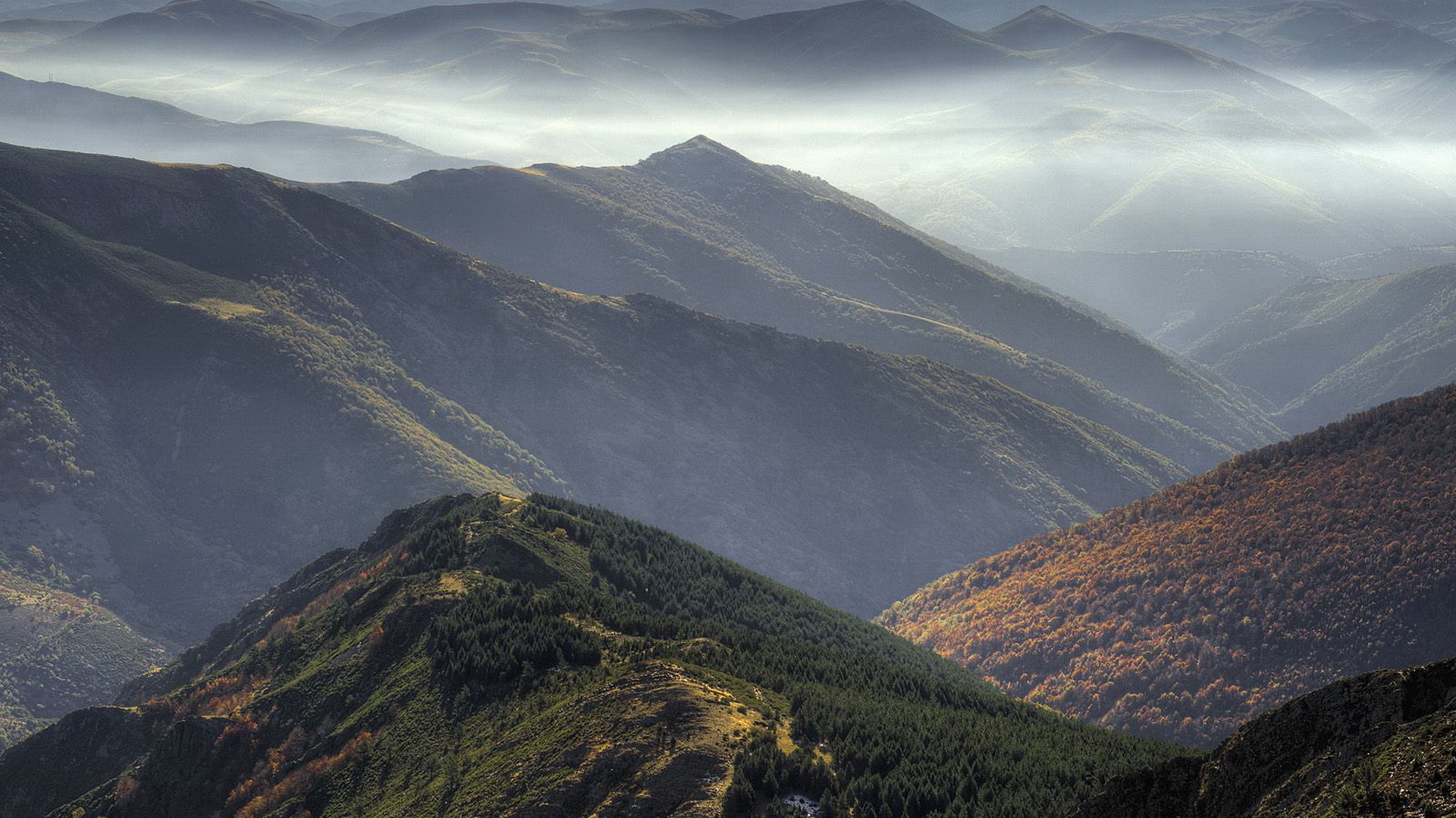 High mountain. Воздушная перспектива горы. Пейзаж сопки. Горная Долина в тумане. Горный пейзаж воздушная перспектива.